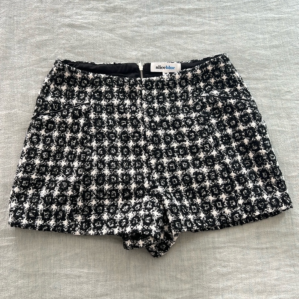 NWOT Alice Blue White and Black Tweed Shorts Size M
